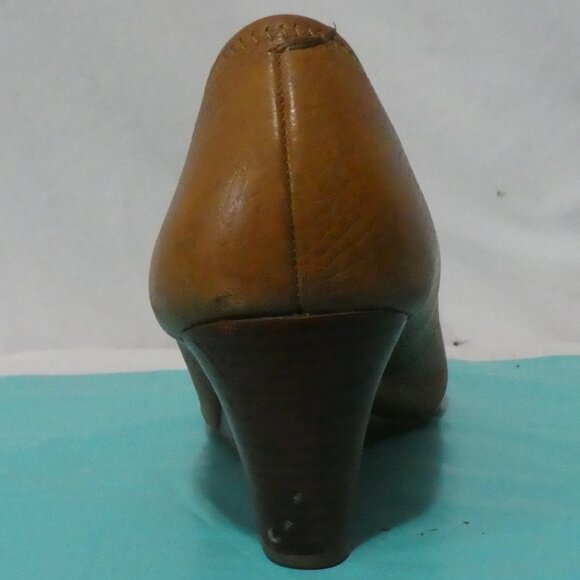 TORY BURCH | 9.5 inch bottom measured | Tory Burch Sally Wedge - Picture 11 of 15